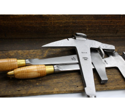 MARTELLO PER COPERTURA DESTRORSO CON MANICO IN LEGNO