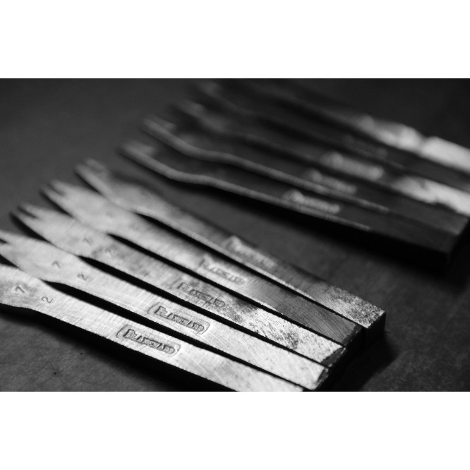 GRIFFE A FRAPPER (série 702)
