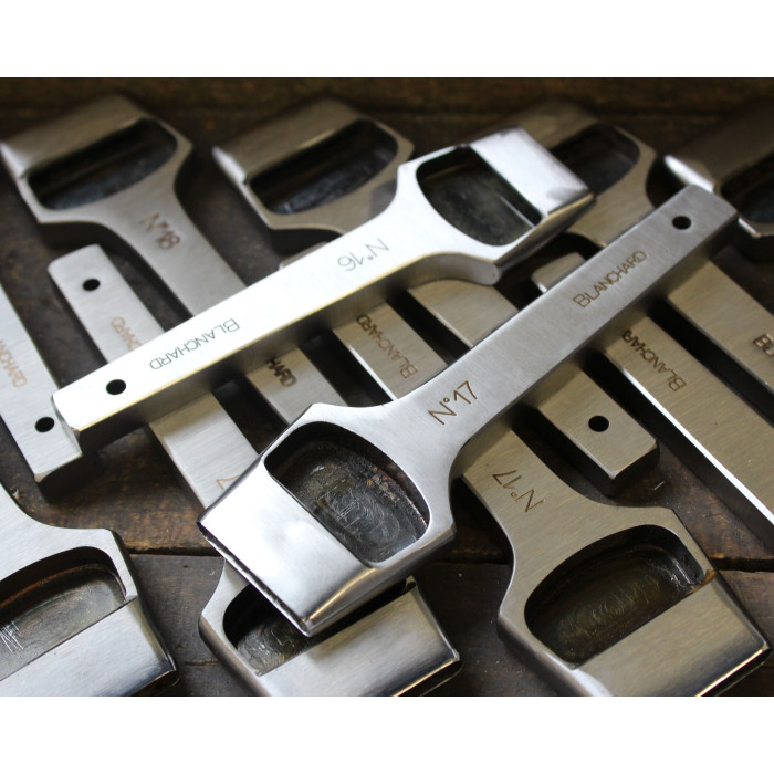 Oblong leather punch - No3 to 18