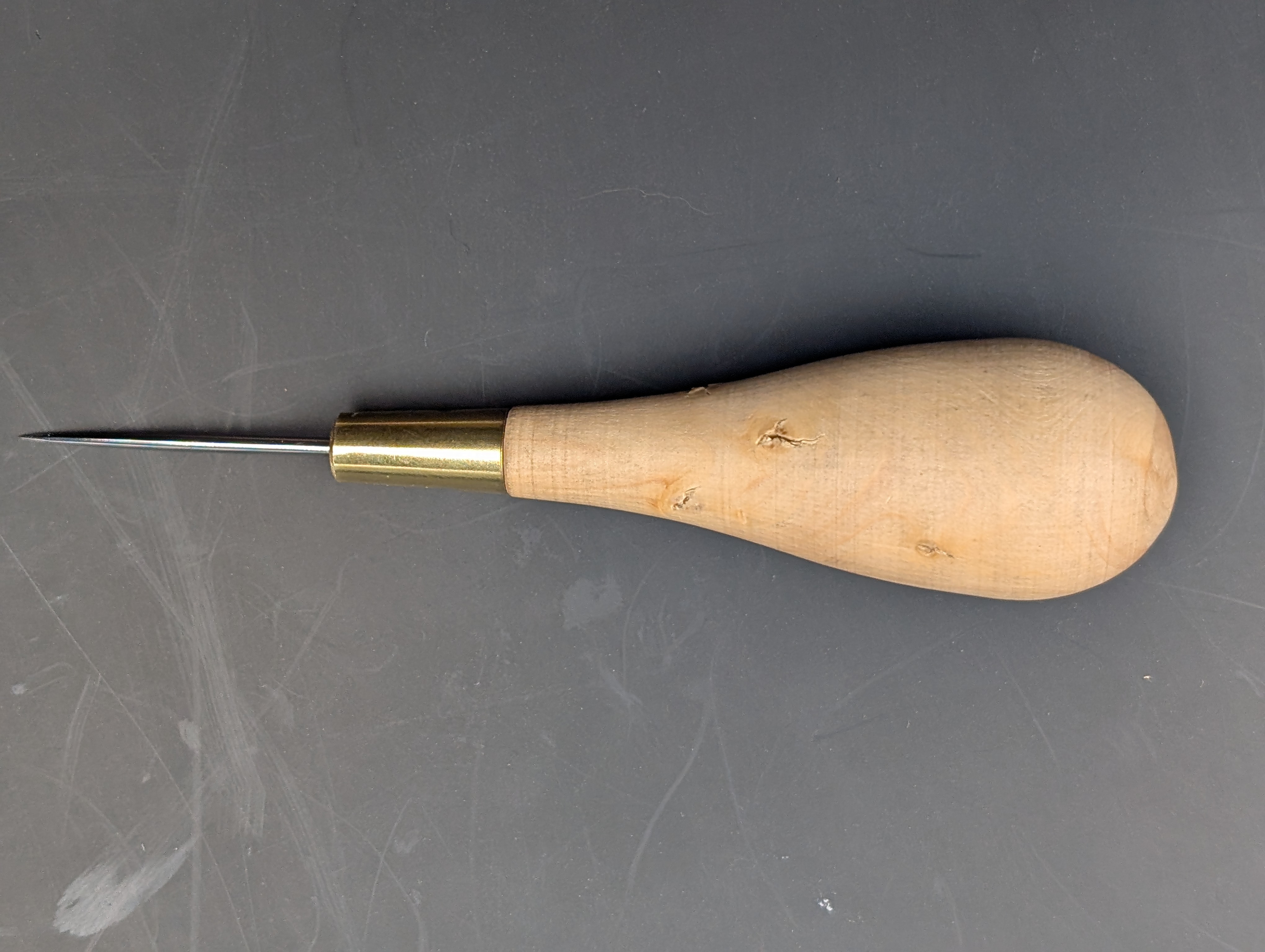 4 cm round awl with boxwood...