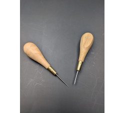 4 cm round awl with boxwood handle.