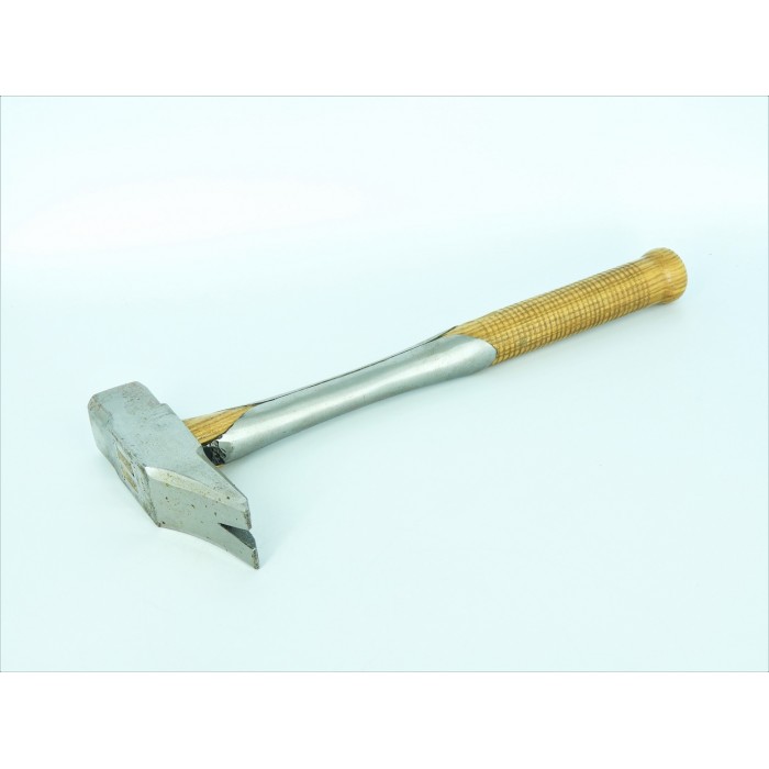 Martillo de ciudad con mango de madera