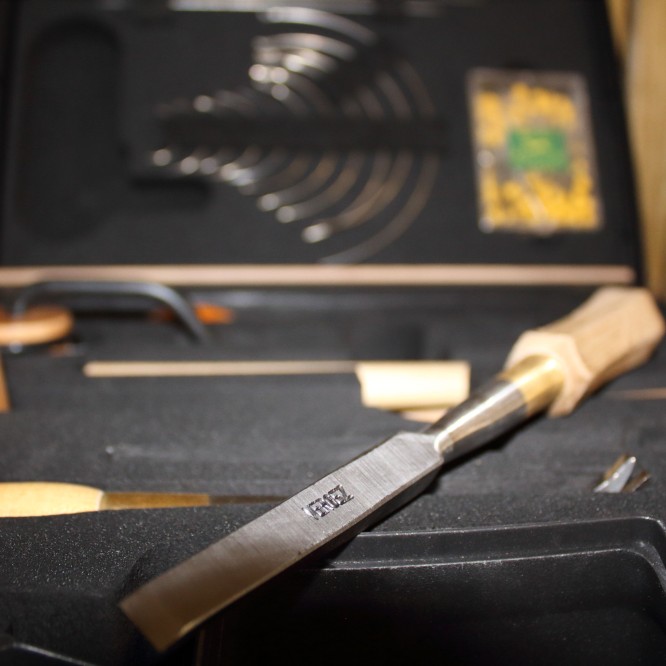 STRAIGHT SKIVING CHISEL