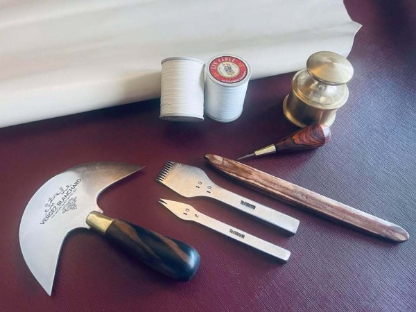 Le couteau demi-lune du concours a trouvé sa place entre les mains de son gagnant